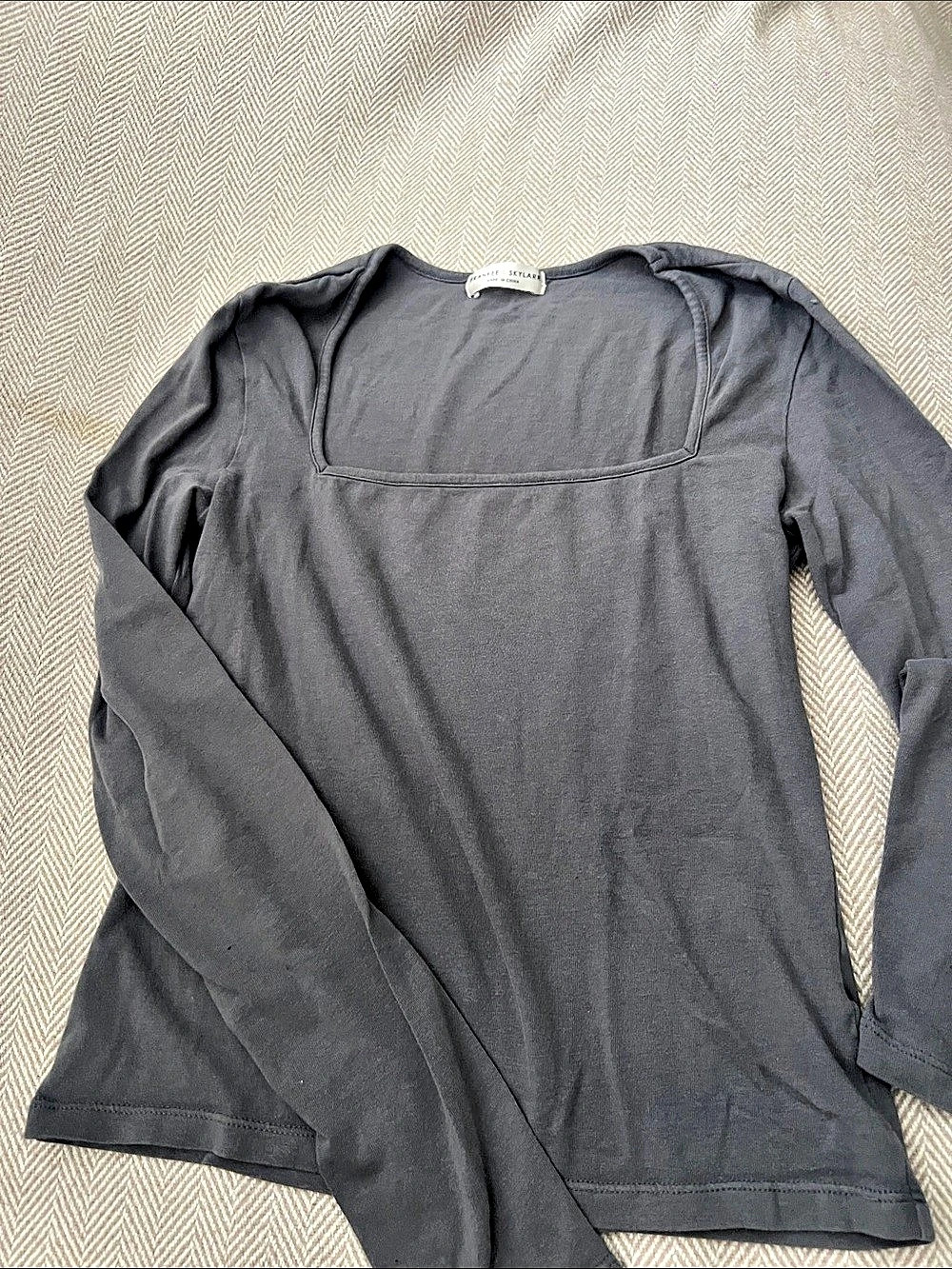 FRANKEE & SKYLARR Long Sleeve Square Neck Top in Gray
